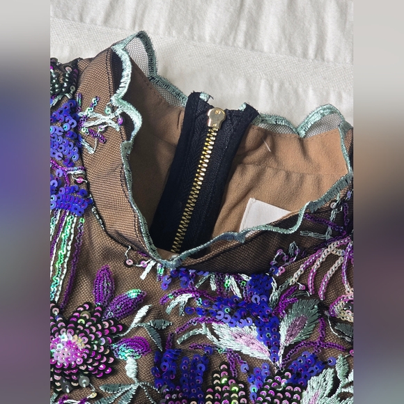 ELLIATT REESE CROPPED LACE TOP AND MINI SKIRT SET - Picture 5 of 8